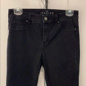 White House Black Market Black Jegging Crop